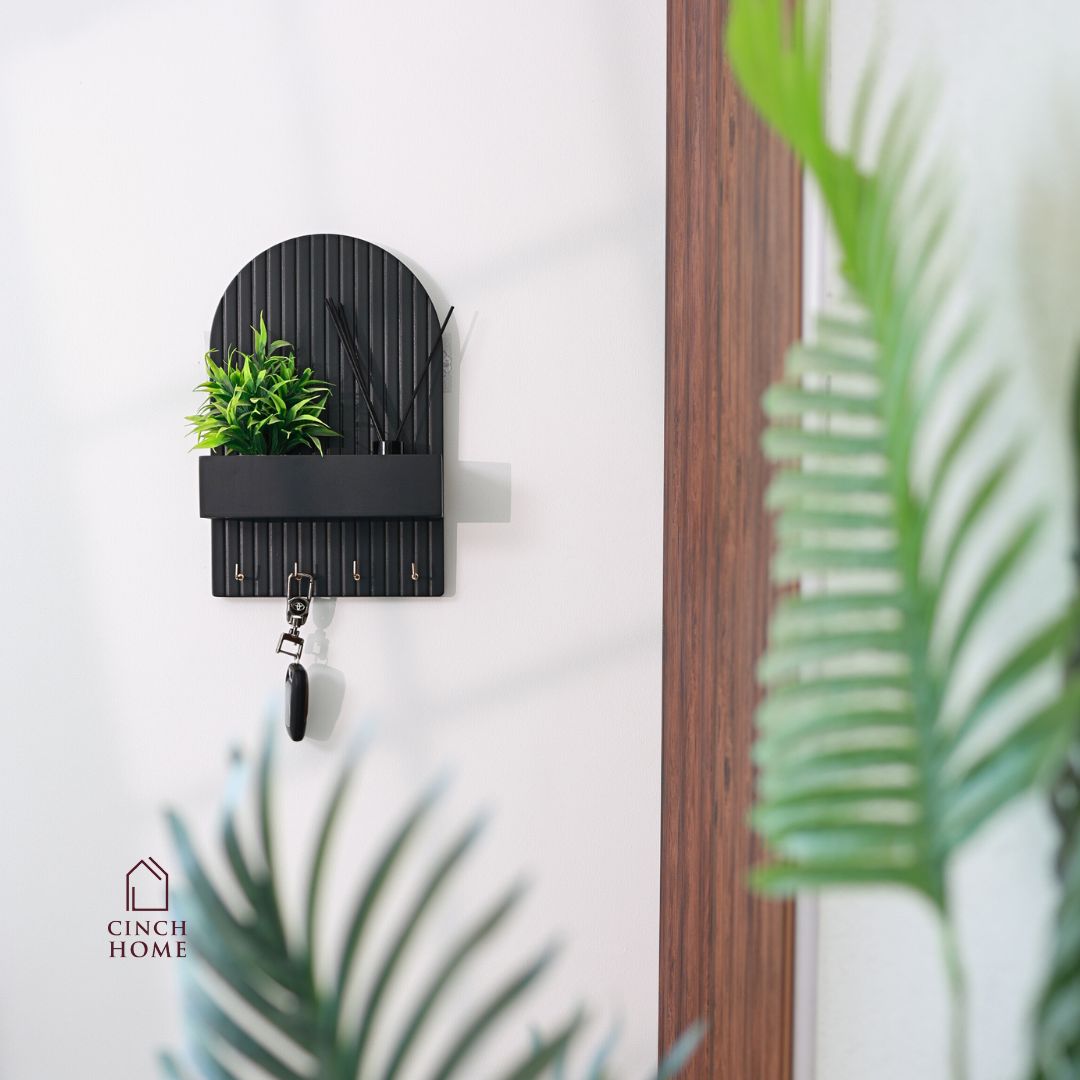 Wall-Mounted Key Holder with Shelf – Modern Fluted Design