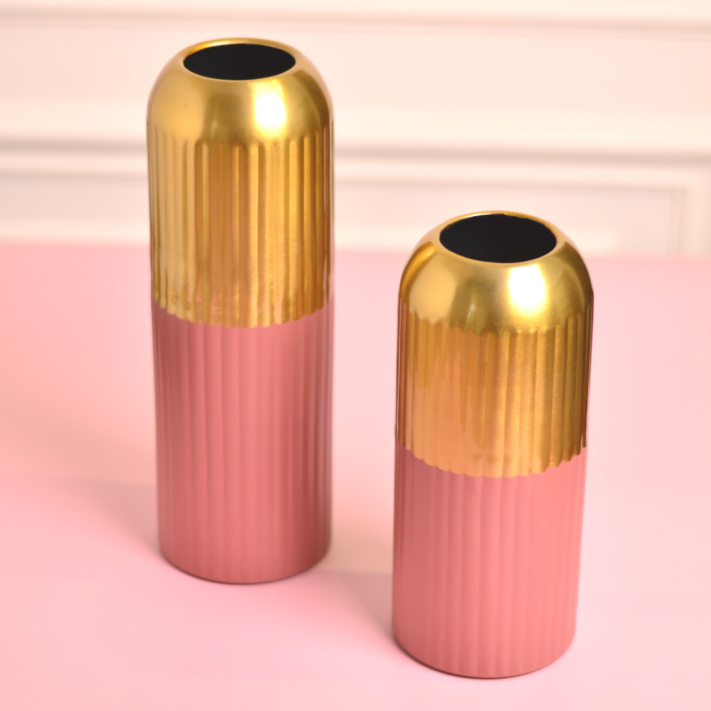 You can now shop from a beautiful range of Flower Vases at pocket friendly prices. Choose from a range of Glass Flower Vases and Metal vases | Unique Glass Vases| Decorative vases for your homes, living rooms.