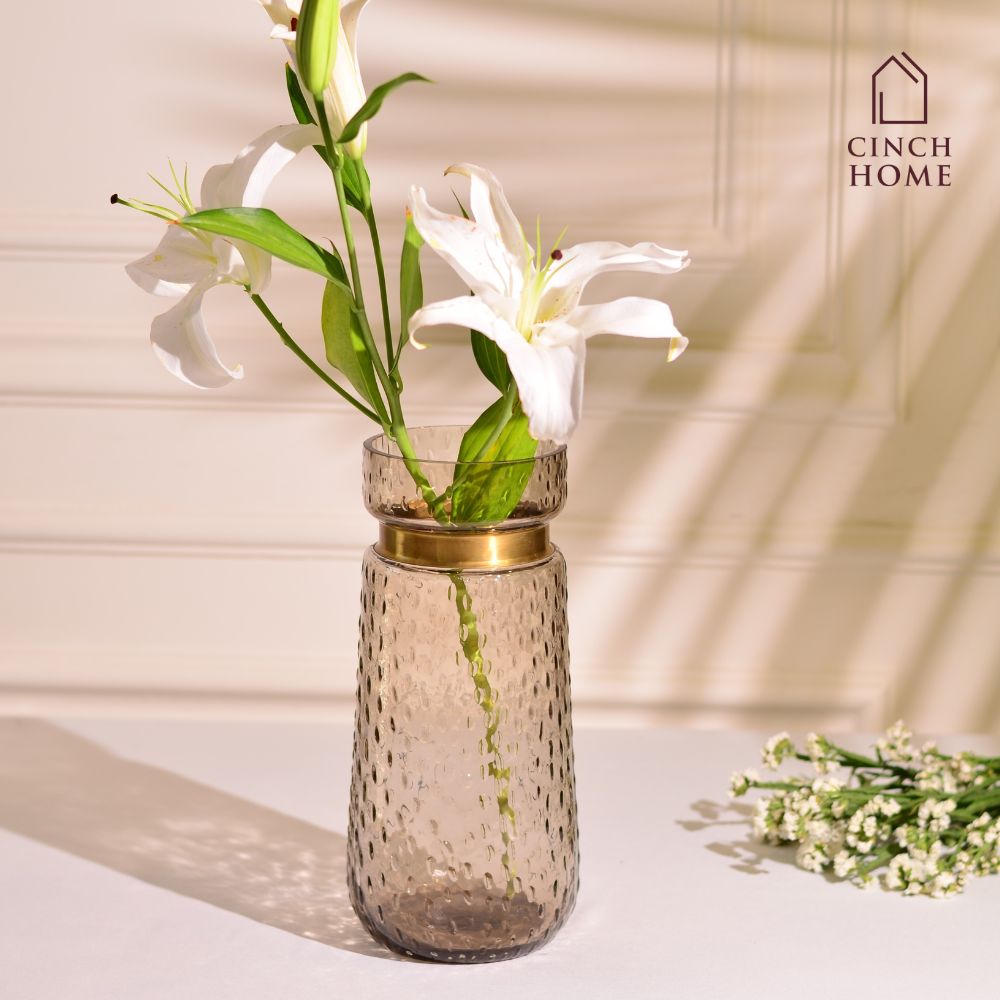How to Decorate a Glass Vase